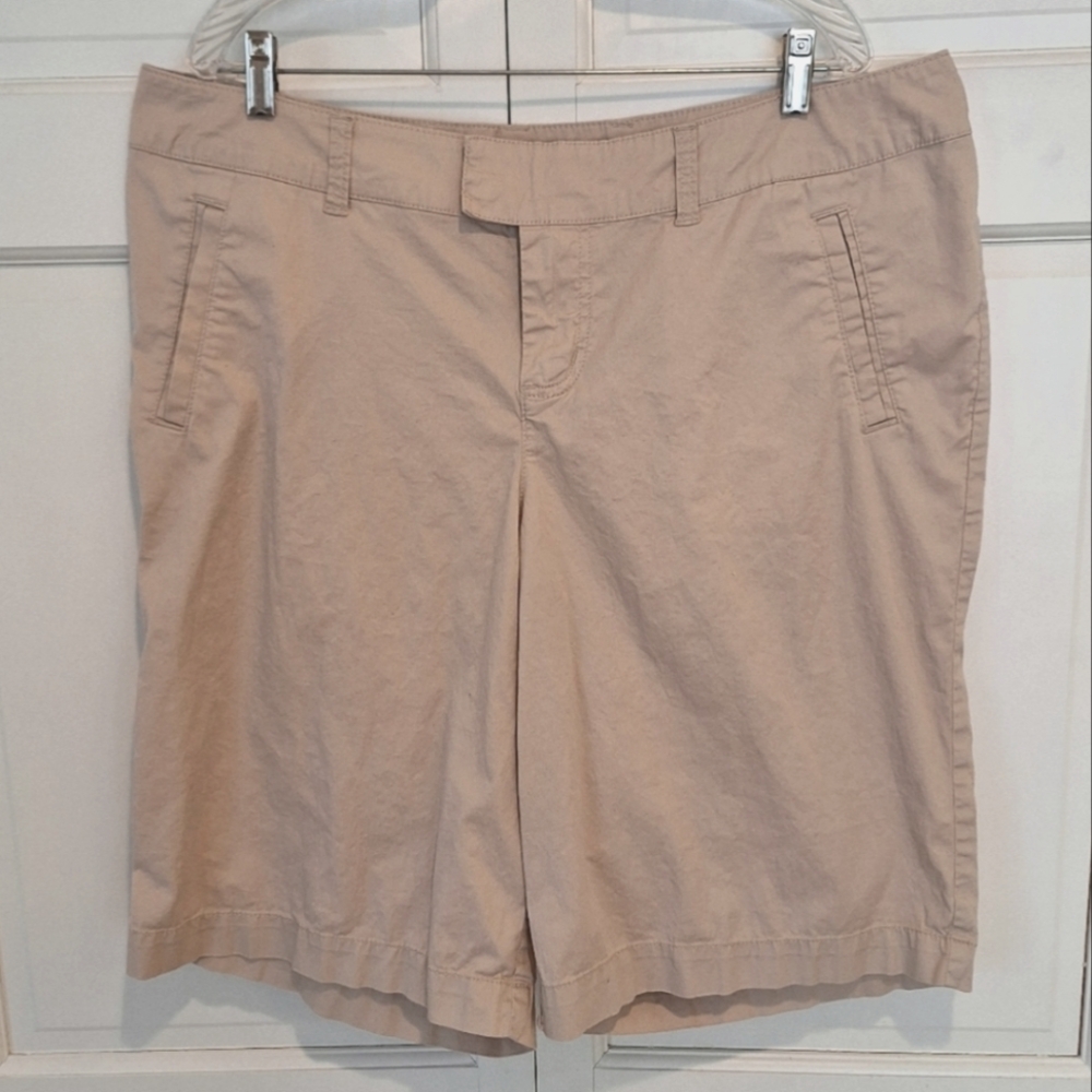 Venezia khaki shorts -- NWOT